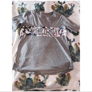 Grey short sleeve tee